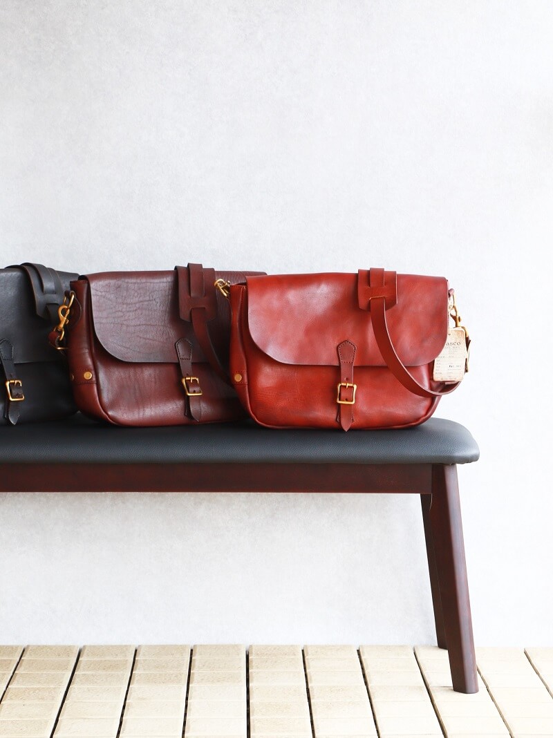 Vasco ヴァスコ Leather Postman Shoulder Bag Regular レザーポストマンショルダーバッグ レギュラー 刻印ナシ Vs 247l Qurious キュリアス 新潟 通販